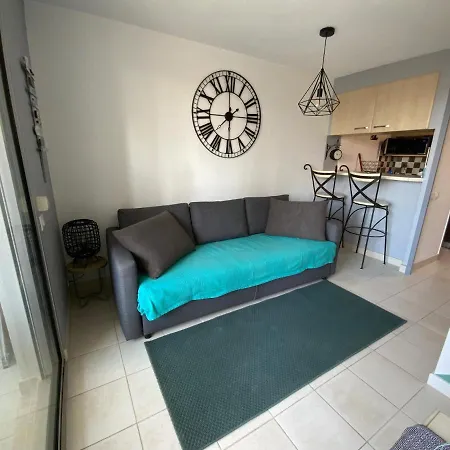 T2 Climatise Avec Piscine Secteur Richelieu *