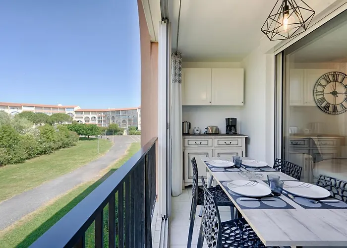 T2 Climatise Avec Piscine Secteur Richelieu *